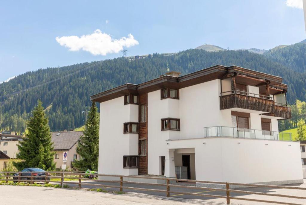 Agrimonia - möbilierte Ferienwohnung mit Balkon Davos Exterior foto
